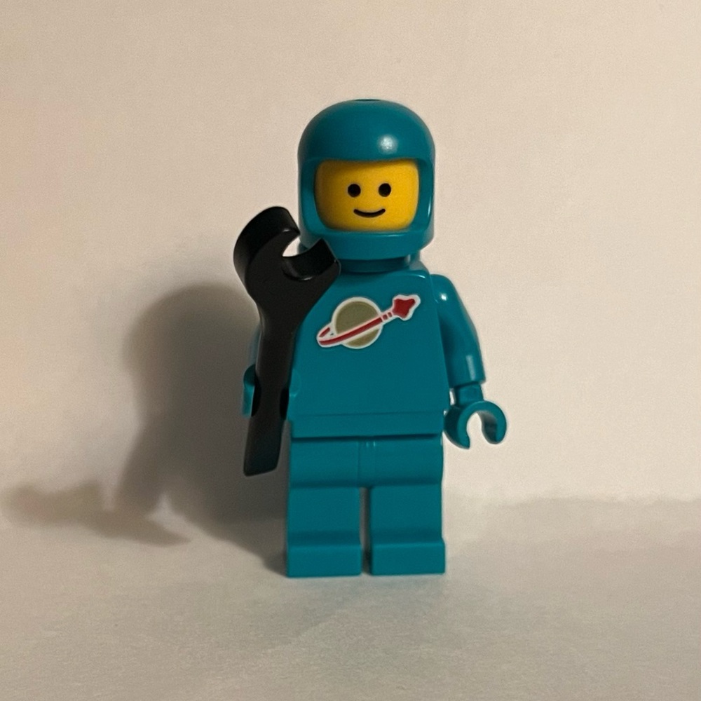 LEGO Spaceman Turquoise idea227 w/Wrench Minifigure from Vending Machine 21358